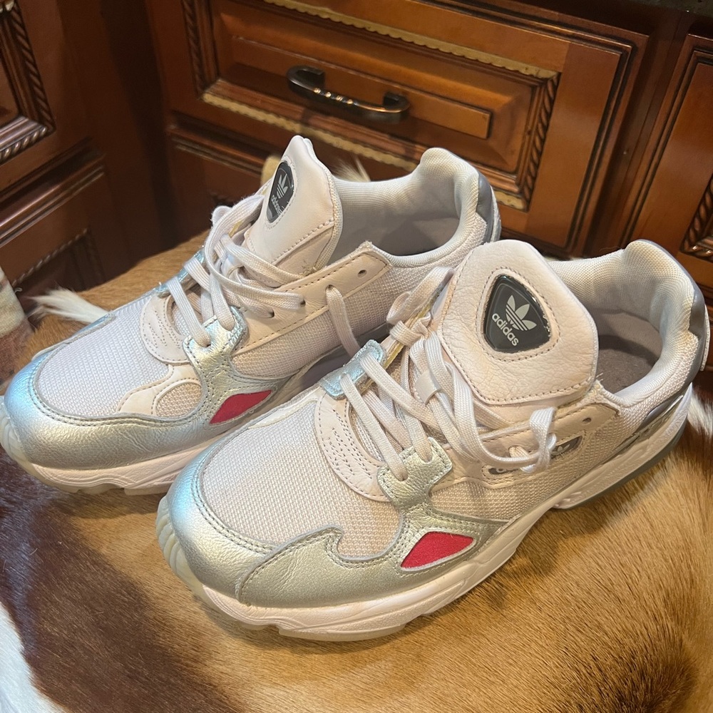 ADIDAS FALCON ORCHID💕Size 7.5 Excellent Condition close to new !